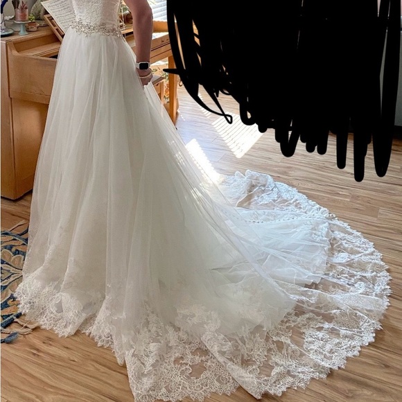 Allure Bridals Dresses & Skirts - NWT Elegant White Lace Wedding Dress